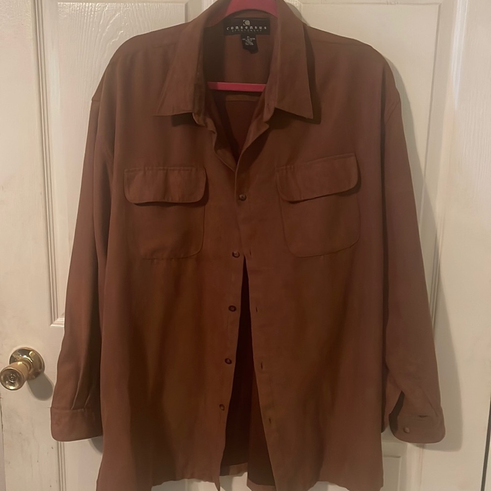 Consensus Sports Wear Faux Suede Men’s Shirt Jacket with side slits